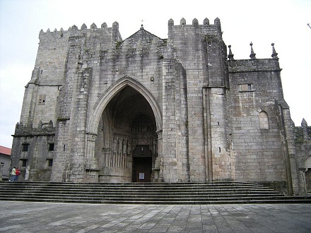 Catedral de Tuy, José Antonio Gil Martínez, CC BY 2.0, wiki.. 
