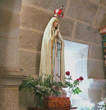 Iglesia San Ginés Padriñán (Virgen Fátima) Enciclopedia1993, CC BY-SA 4.0, commons