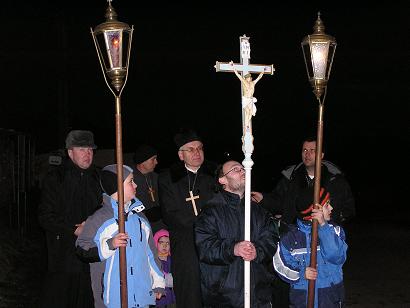 Kající procesí u kříže