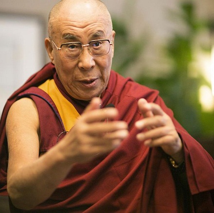 Flickr: Dalai Lama Boston 2012,  Autor christopher, CC BY 2.0, wikimedia.org
