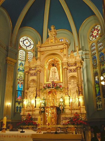 Altar of the Marija Bistrica basilica, Fraxinus,  CC BY-SA 3.0, en.wikipedia.
