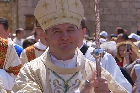 Peter Palić, nový biskup v Mostaru, foto z www. medzugorje-dve-srdce -monika ...