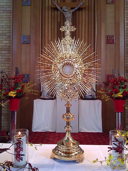 Eucharistic Adoration - Monstrance, PerfectUnityOrg, CC BY-SA 3.0, commons ...