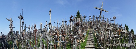 Hora křížů u litevského města Šiauliai, Pudelek (Marcin Szala),CC BY-SA 3.0, cs. wiki... 