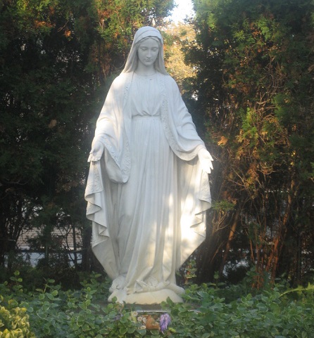 SliceofNYCFollow Resurrection Church Virgin Mary Statue 2, CC BY 2.0, flickr