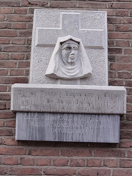 fasádní pomník Edith Stein, Havang (nl), CC0 1