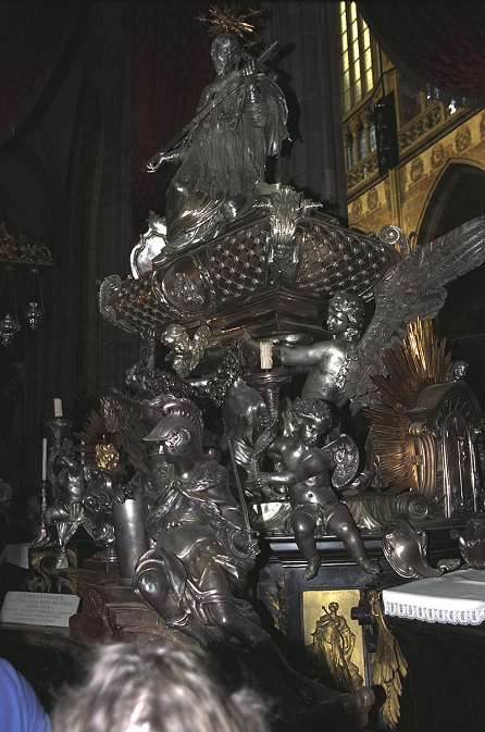 Hrob sv Jana Nepomuckého v katedrále sv. Víta, Jerzy Strzelecki, CC BY 3.0, wiki...