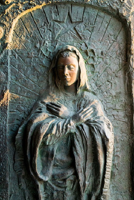 Virgin Mary relief, Civitavecchia , Lazio, Italy, Mstyslav Chernov, CC BY-SA 3.0, commons