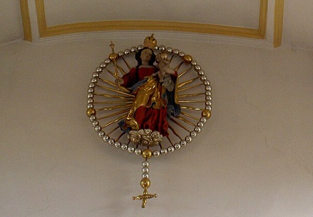 Ast Kirche Rosenkranz Madonna, Allexkoch, CC BY-SA 3.0. commons.wiki...