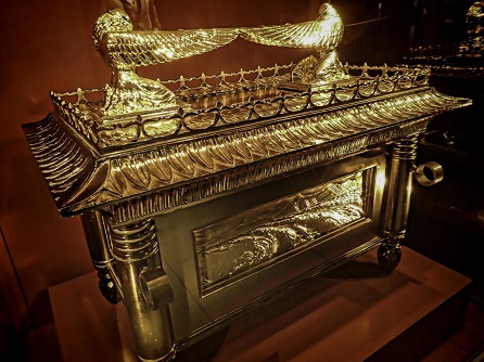 Ark of the Covenant Mary Harrsch  (CC BY-NC-SA) www.world history.org