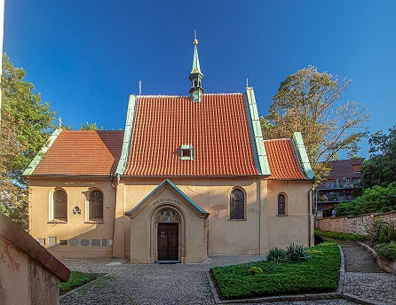 Kostel svatého archanděla Michaela v Praze-Podolí, VitVit, CC BY-SA 4.0, wiki...