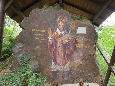 Skalní obraz svatého Vojtěcha na Ticholovci, Jana Hajkova,  CC BY-SA 4.0, commons.wikimedia