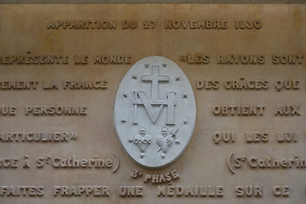 Chapelle Notre Dame de la Médaille Miraculeuse @ Paris; Guilhem Vellut; CC BY 2.0, commons...