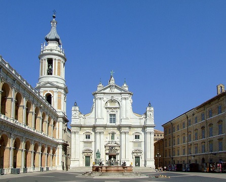 Basilica della Casa Santa,  Loreto250706.JPG: Mroselli derivative work: Rabanus Flavus, CC BY-SA 2.5