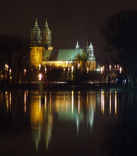 Poznaňská katedrála - pohled z jihu, CC BY 2.5 cs.wikipedia.org