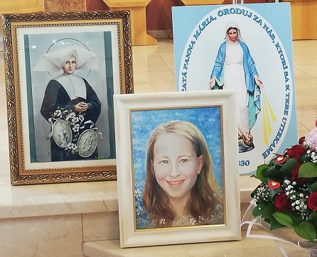 Združenie Zázračnej medaily - AMM Slovakia - Foto Laury s Pannou Mariou