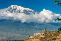 Klasztor Khor Virap z górą Ararat w tle; Andrew Behesnilian; CC-BY-SA-3.0; goryiludzie.pl/a