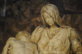 Michelangelova Pieta, detail, mia nonna, CC BY-SA 4.0