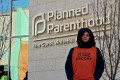A clinic escort outside the Planned Parenthood .., Robin Marty,  CC BY 2.0, 